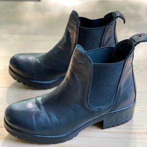 Bueno Chelsea boots size 9
